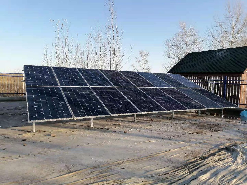 黑龍江八岔村污水處理8kw市電互補(bǔ)光伏系統(tǒng)